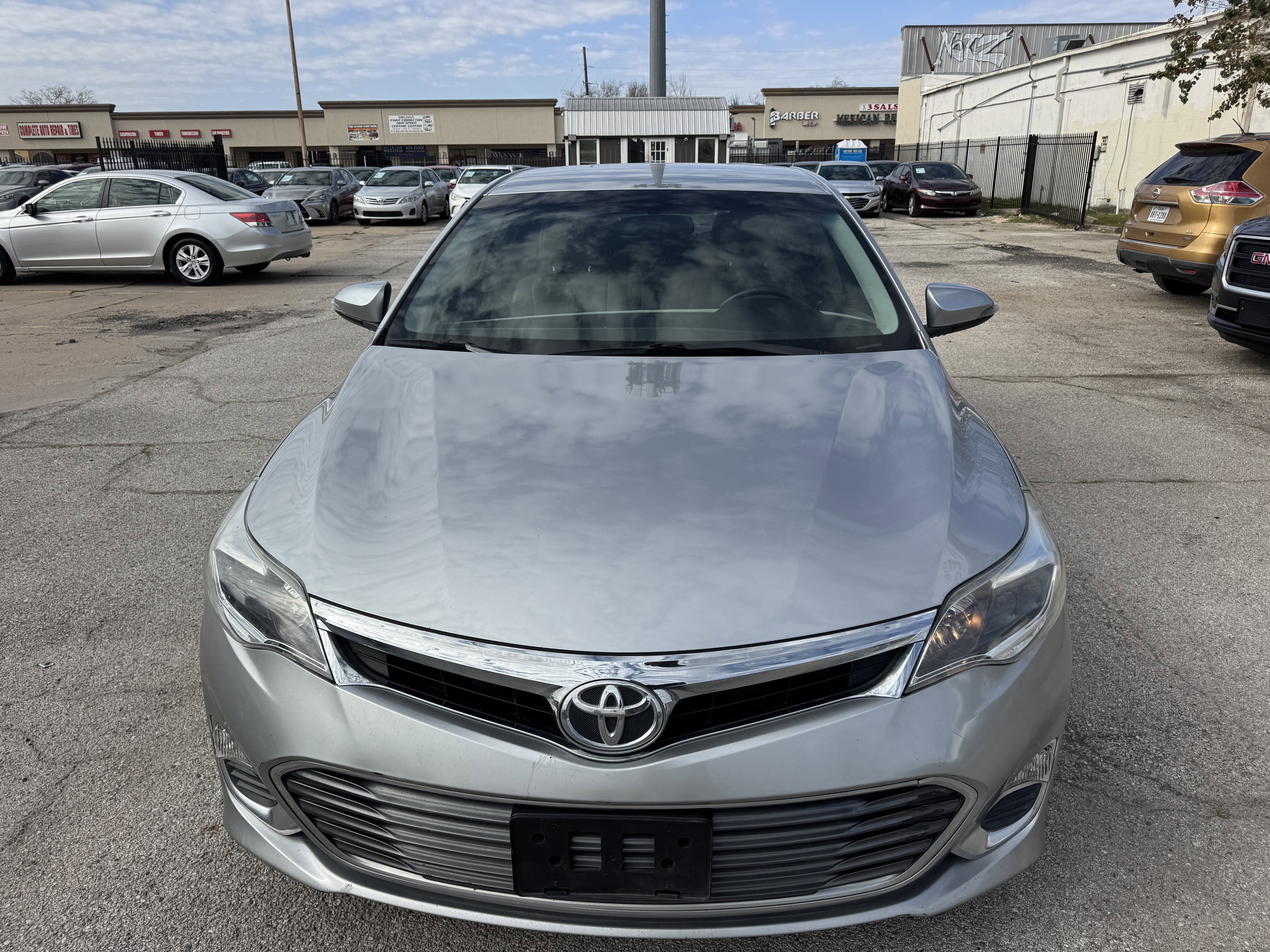 Used 2015 Toyota Avalon XLE FWD image 2