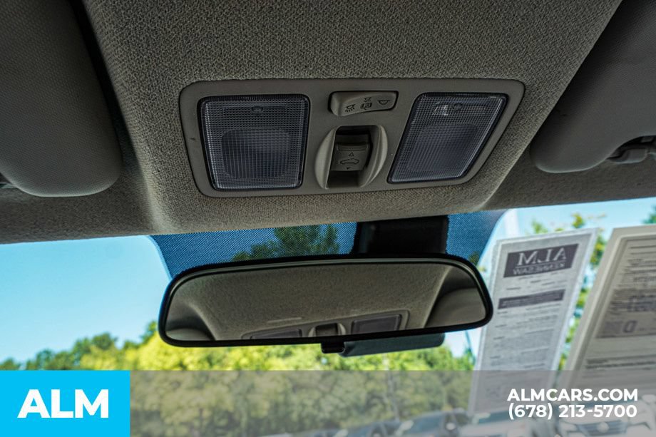 Used 2025 Hyundai Venue SEL FWD image 32