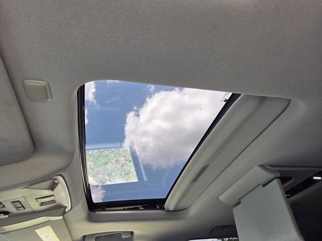 Used 2016 GMC Yukon Denali w/ Open Road Package image 6