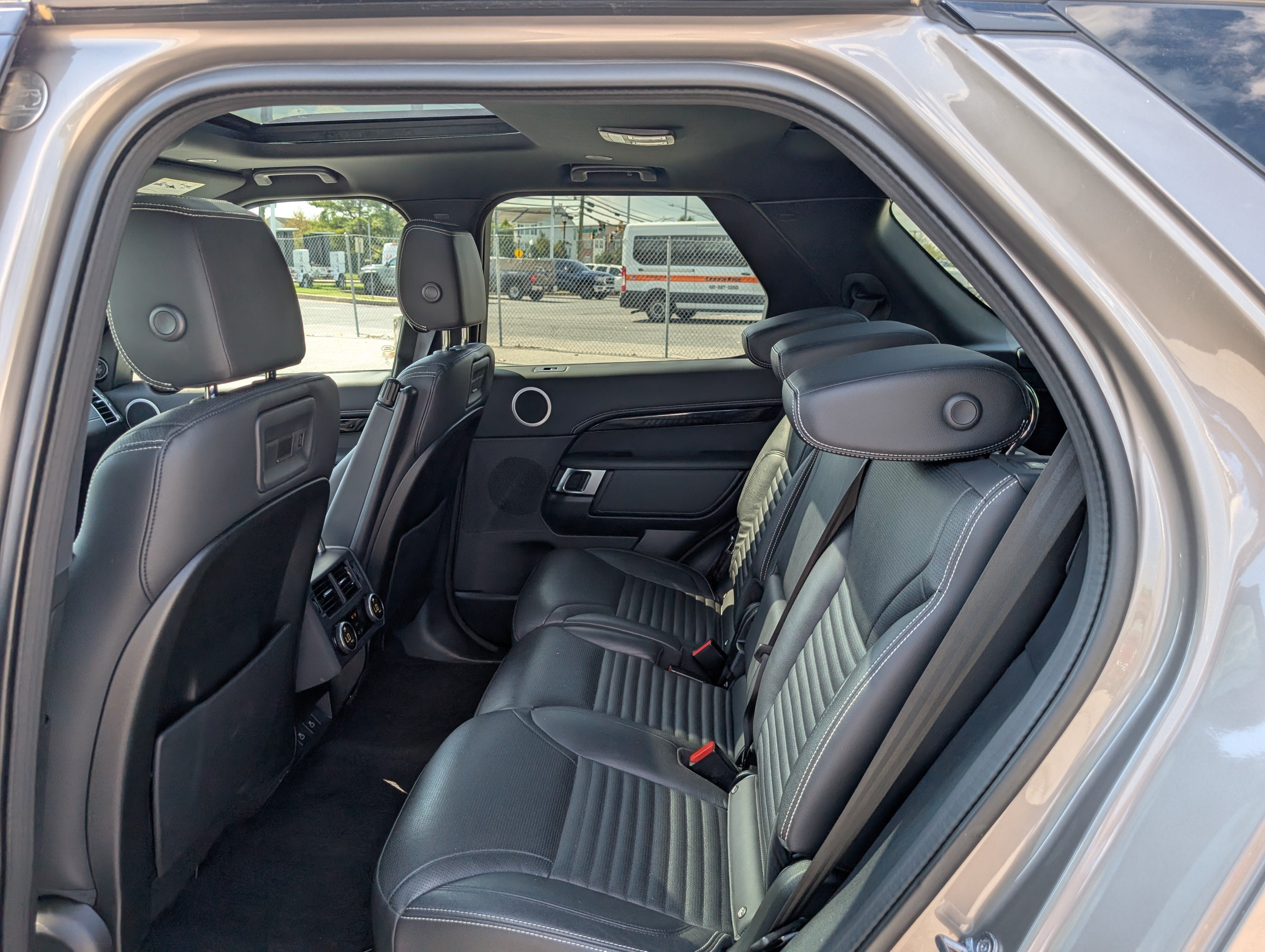 Used 2023 Land Rover Discovery S R-Dynamic AWD/4WD image 14
