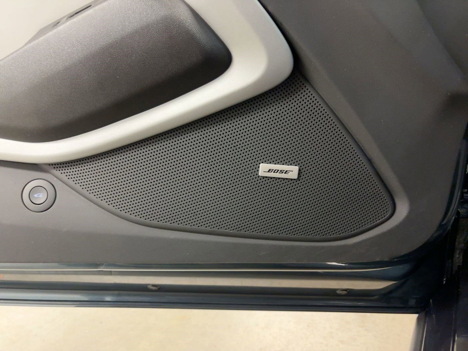 Used 2021 Chevrolet Camaro LT w/ Technology Package image 19