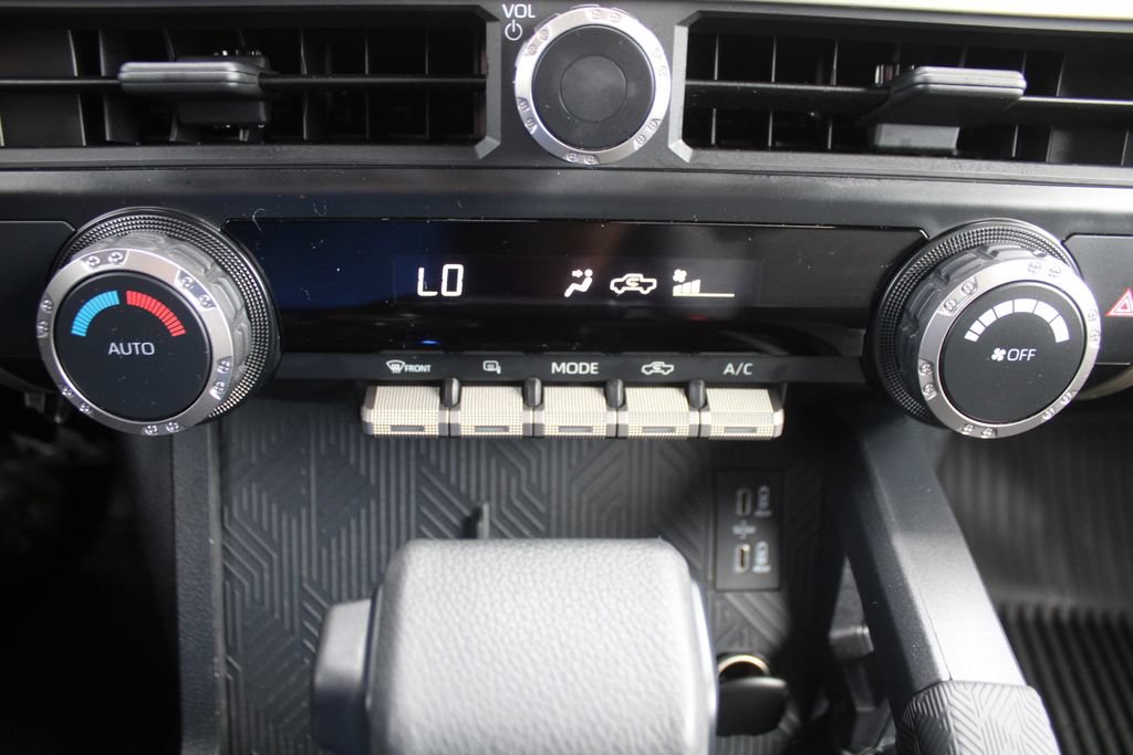 Used 2024 Toyota Tacoma TRD Sport AWD/4WD image 44