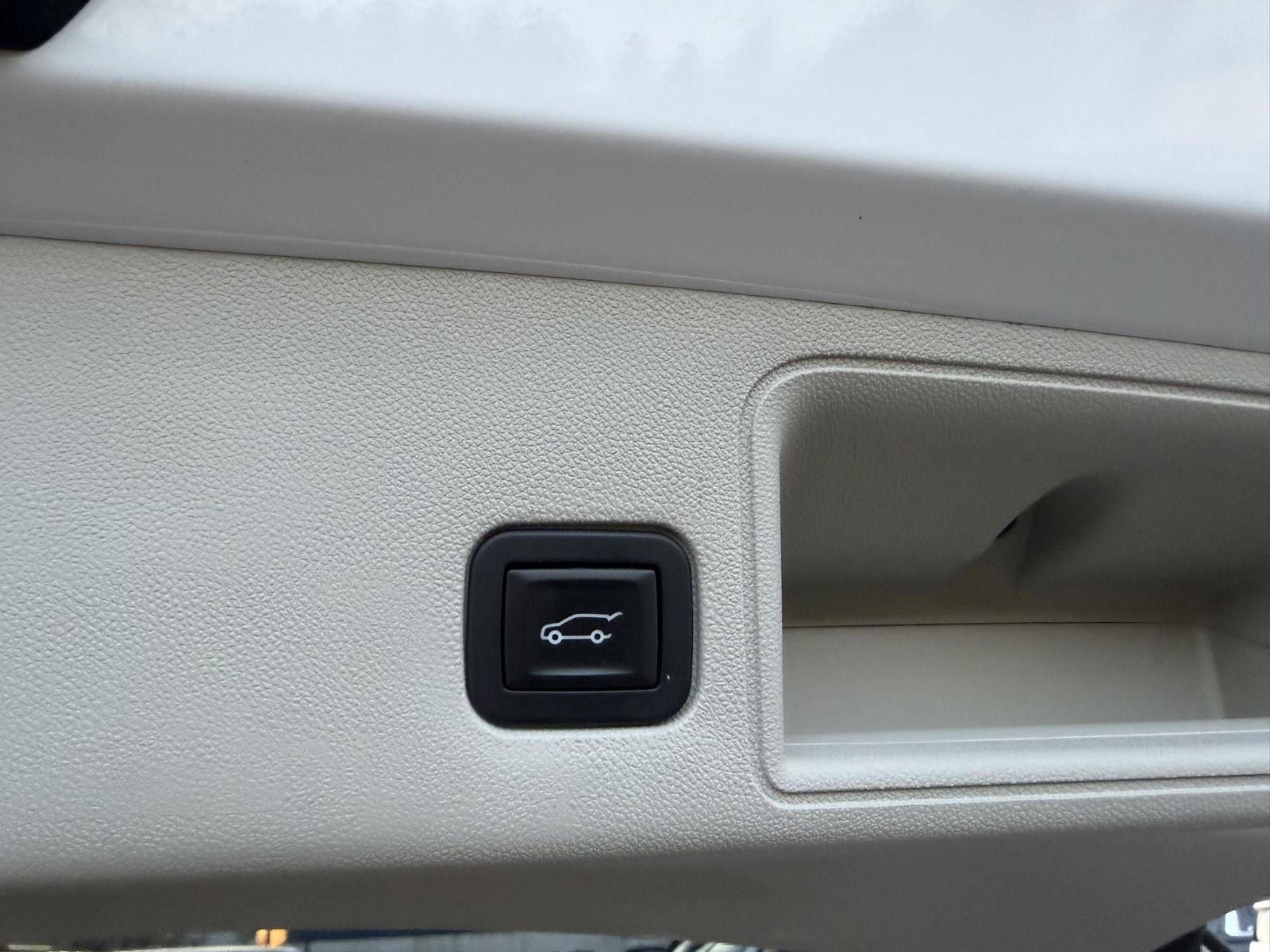 Used 2018 GMC Terrain Denali w/ Advanced Safety Package image 47