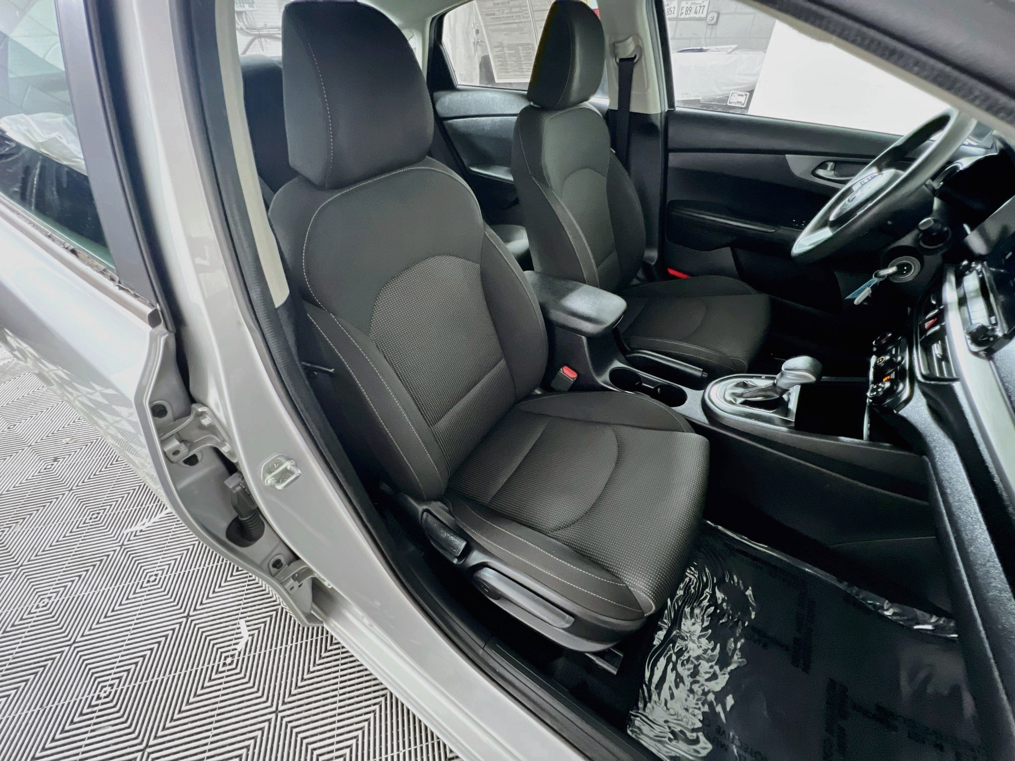 Used 2020 Kia Forte LXS FWD image 29