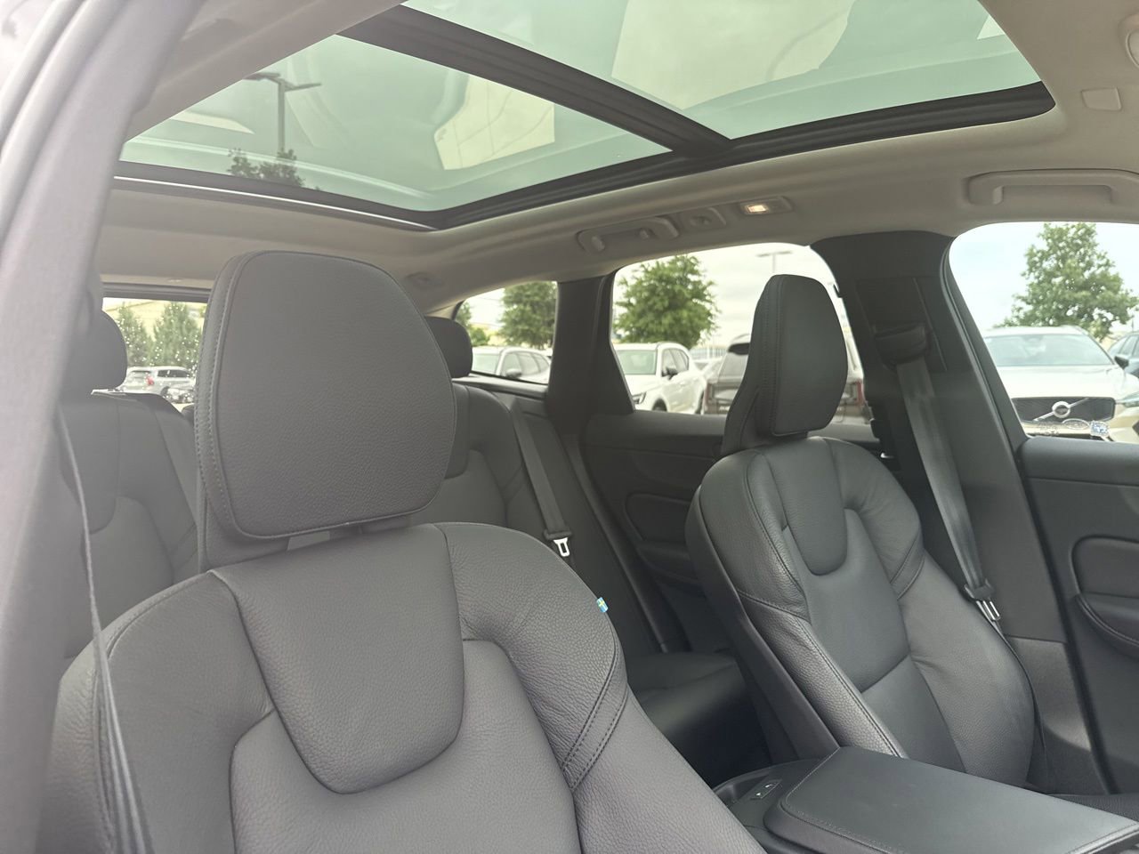 Used 2024 Volvo XC60 B5 Plus w/ Protection Package Premier AWD/4WD image 13