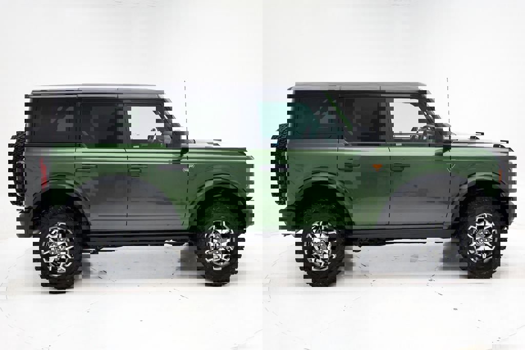 Used 2025 Ford Bronco Badlands image 3