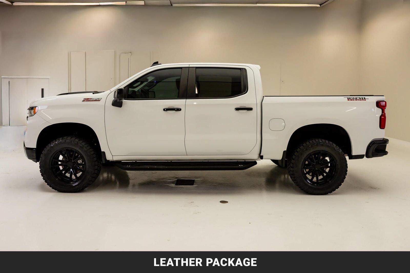 Used 2022 Chevrolet Silverado 1500 LT Trail Boss w/ LT Trail Boss Premium Package AWD/4WD image 6