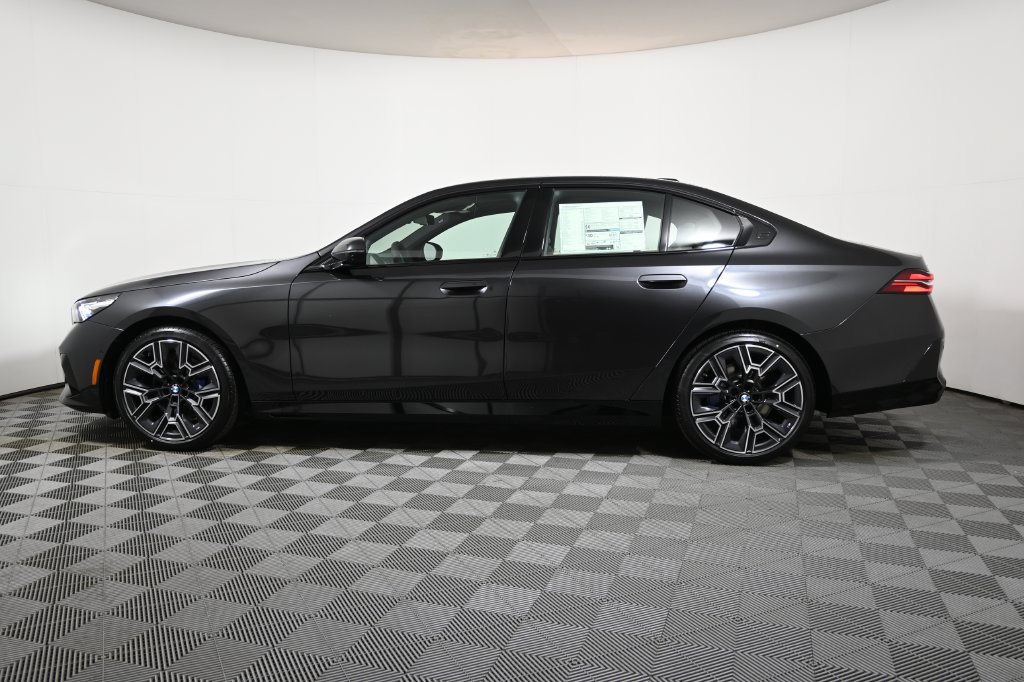 Used 2026 BMW 530i xDrive w/ M Sport Package AWD/4WD image 2