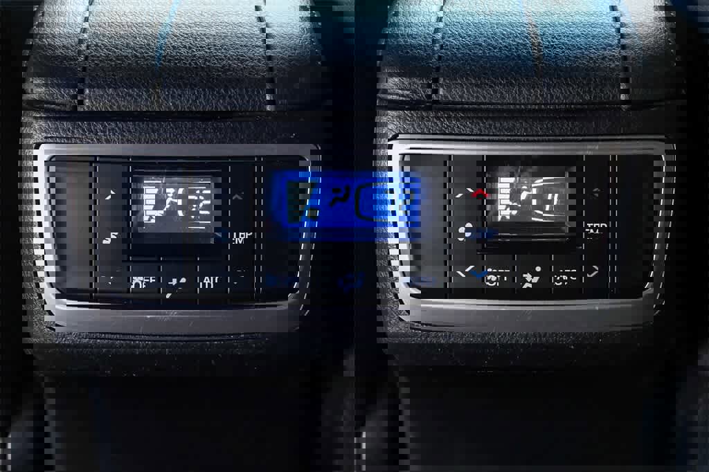 Used 2017 Toyota Highlander SE image 19