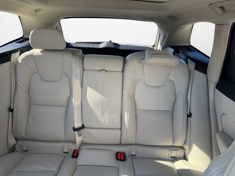 New 2025 Volvo XC60 B5 Ultra w/ Protection Package Premier image 12