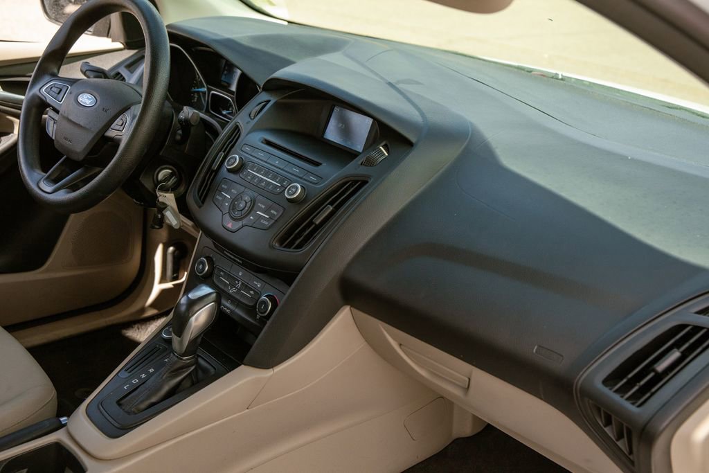 Used 2015 Ford Focus SE FWD image 12