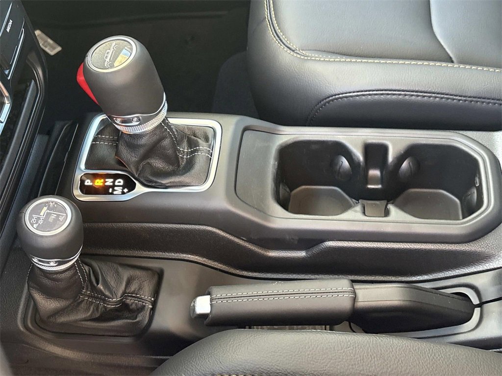 New 2025 Jeep Gladiator Sport image 32