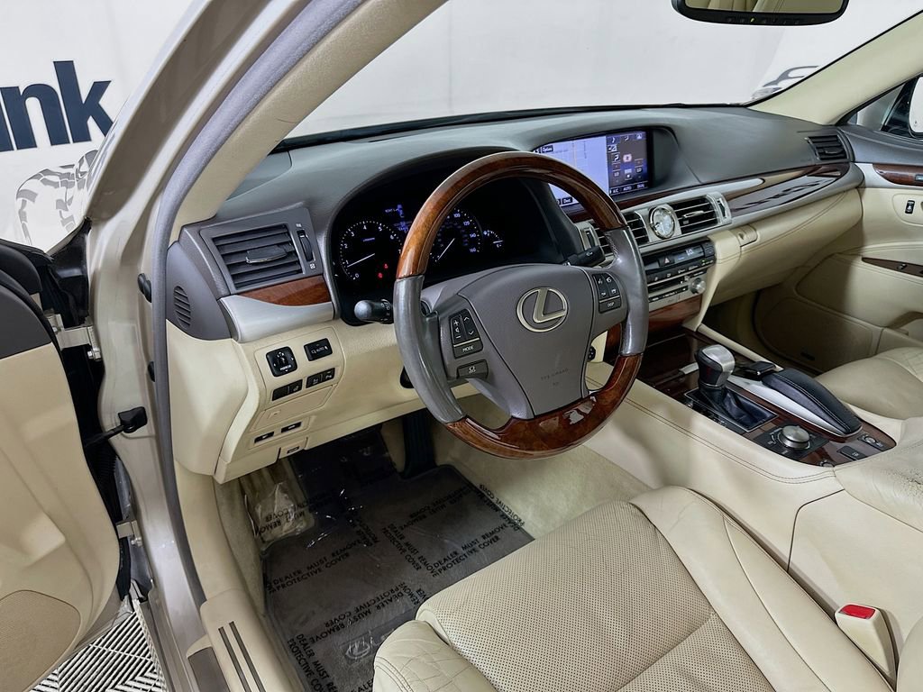 Used 2015 Lexus LS 460 w/ Comfort Package RWD image 10
