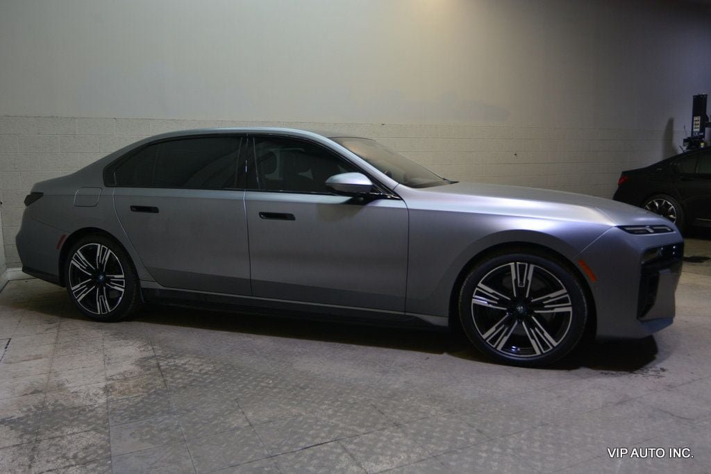Used 2023 BMW i7 xDrive60 AWD/4WD image 32