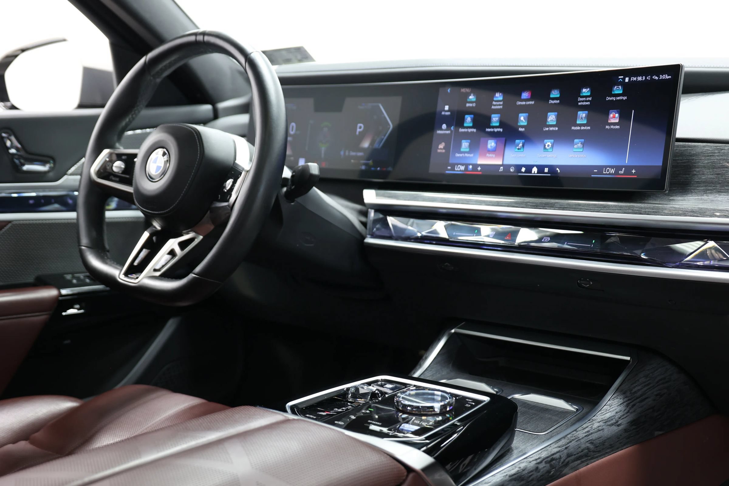 Used 2023 BMW 740i w/ Parking Assistance Package RWD image 98