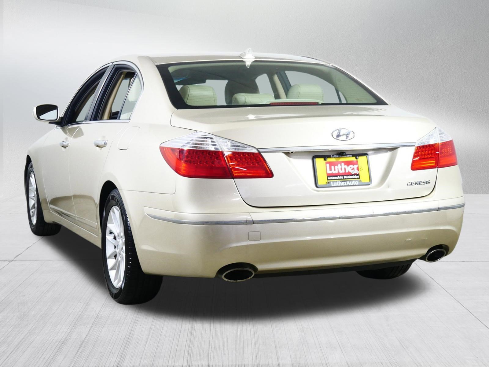 Used 2010 Hyundai Genesis 3.8 RWD image 5