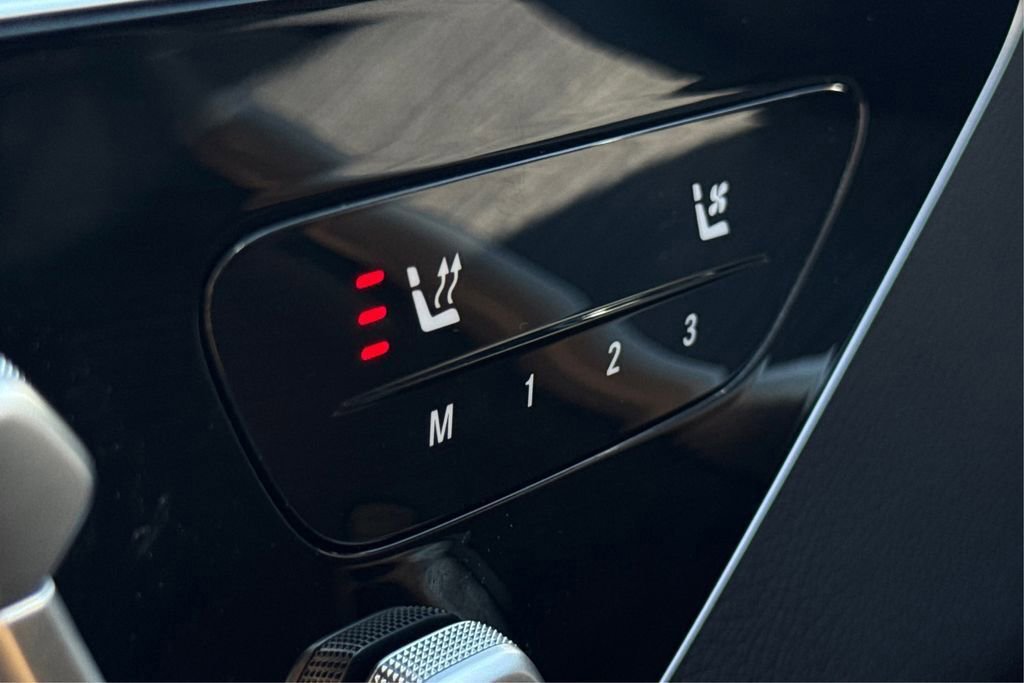 Used 2024 Mercedes-Benz GLC 300 4MATIC image 34