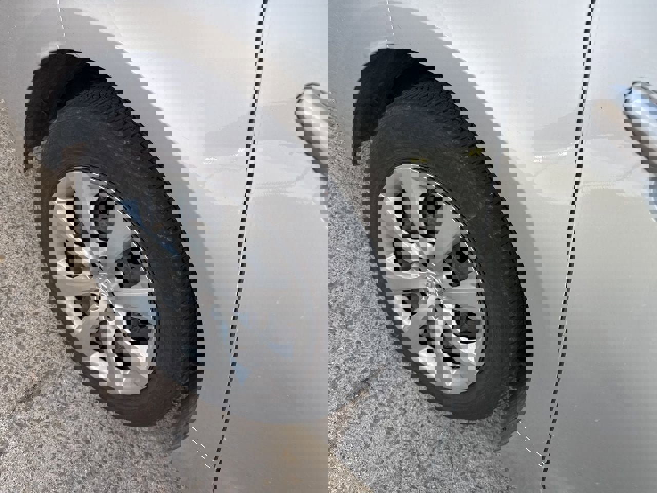 Used 2020 Toyota Corolla LE image 9