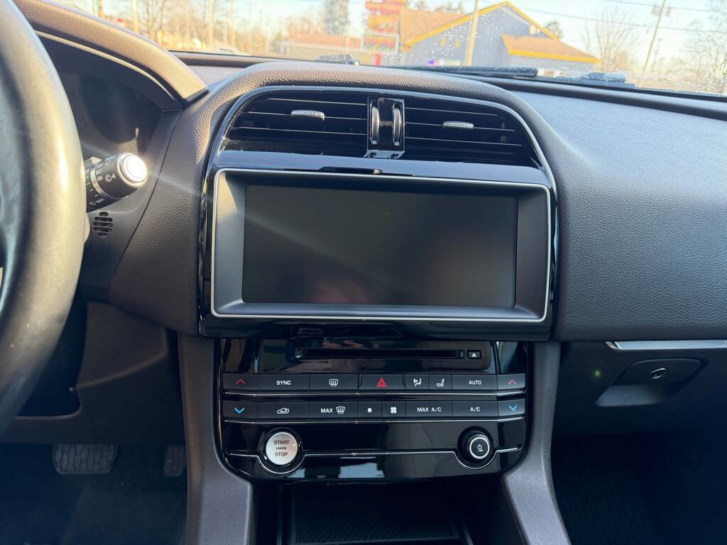 Used 2017 Jaguar F-PACE Prestige image 14