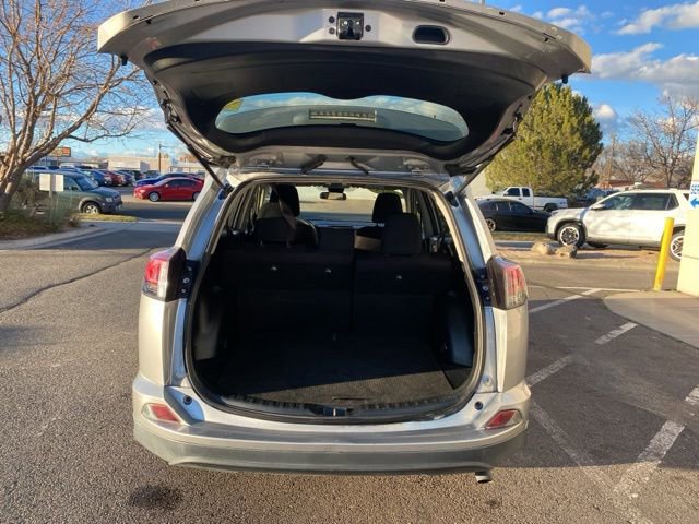 Used 2018 Toyota RAV4 LE image 7