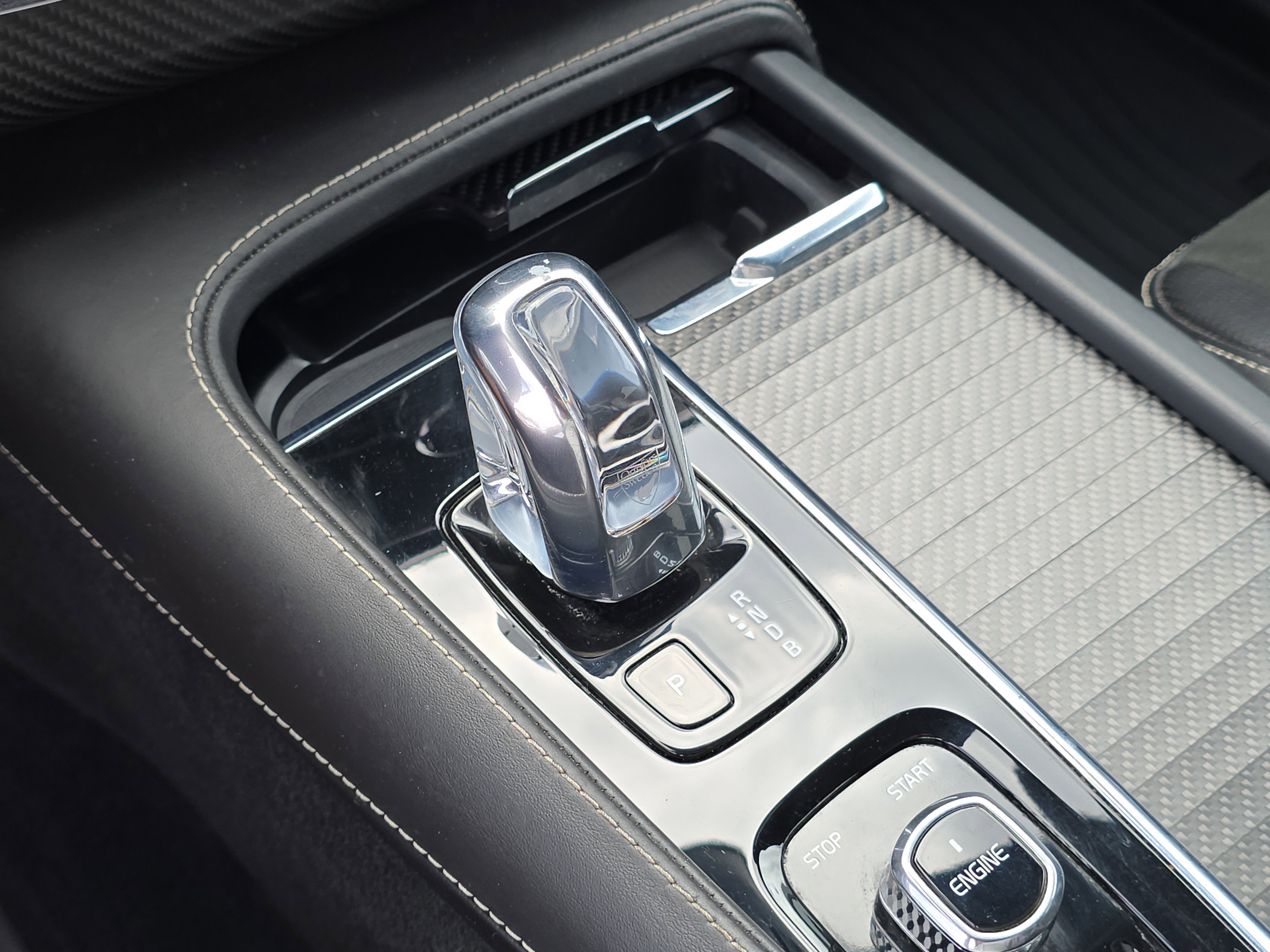 Used 2016 Volvo XC90 T8 R-Design w/ Vision Package image 26