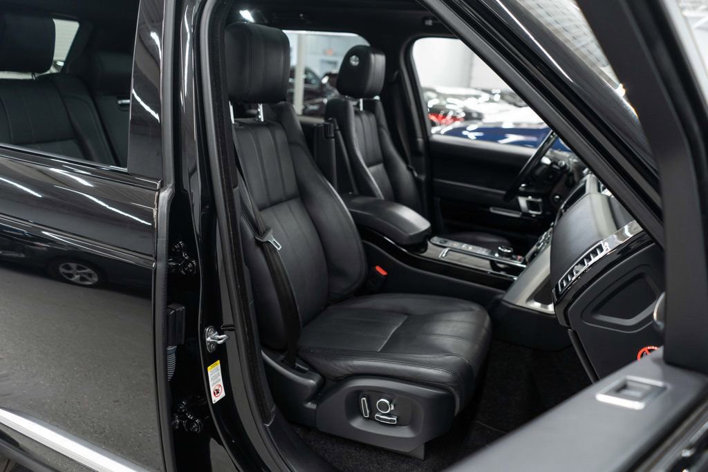 Used 2017 Land Rover Range Rover HSE image 10