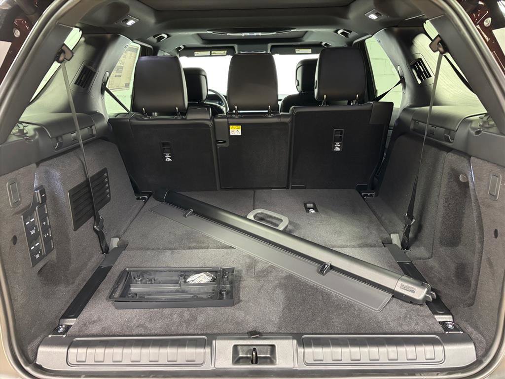 New 2026 Land Rover Discovery Limited Edition AWD/4WD image 44