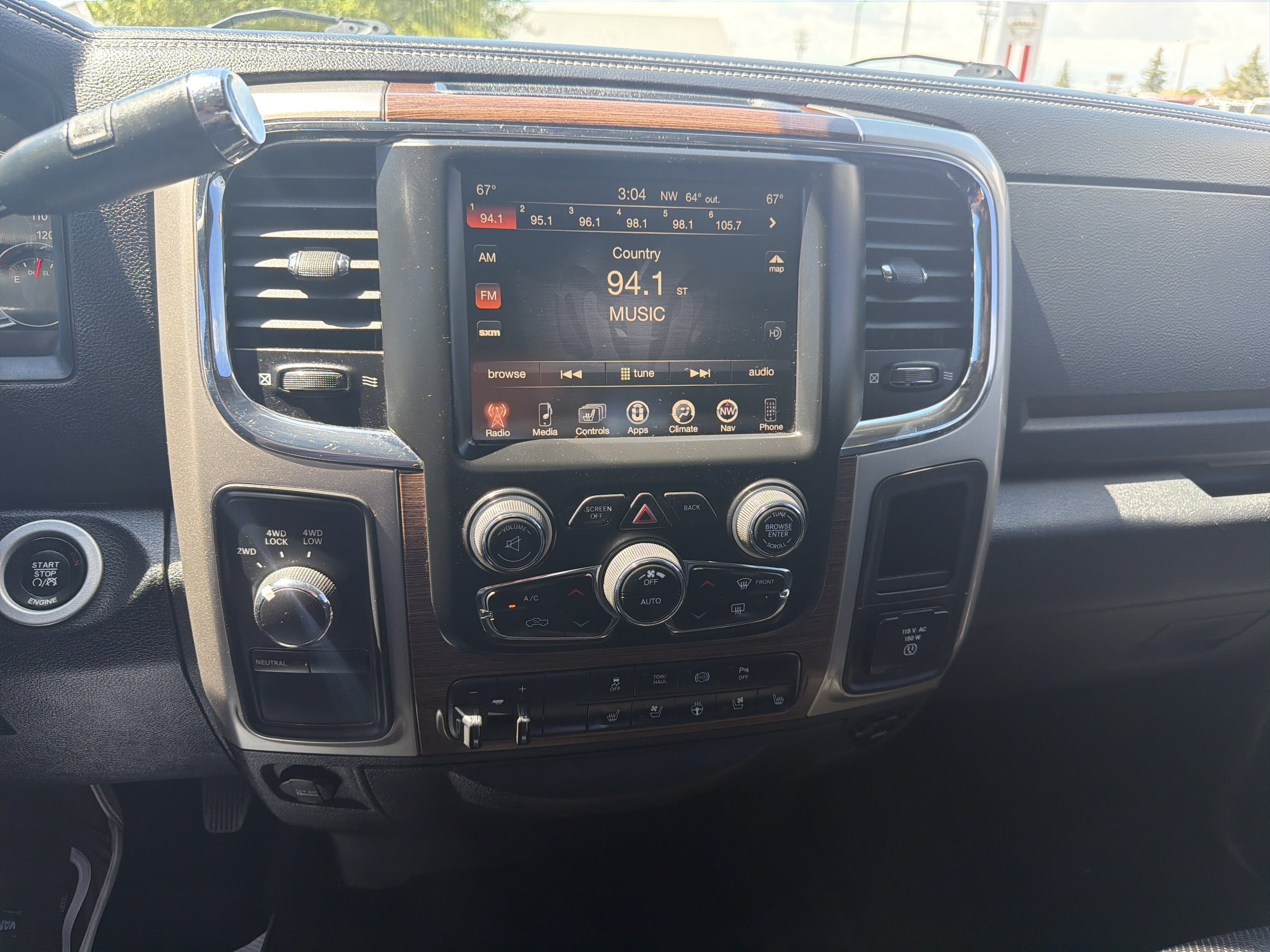 Used 2015 RAM 2500 Laramie w/ Convenience Group AWD/4WD image 12