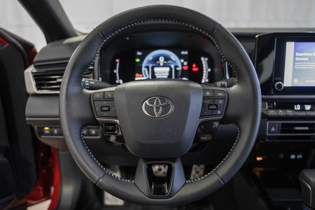Used 2025 Toyota Camry SE image 29