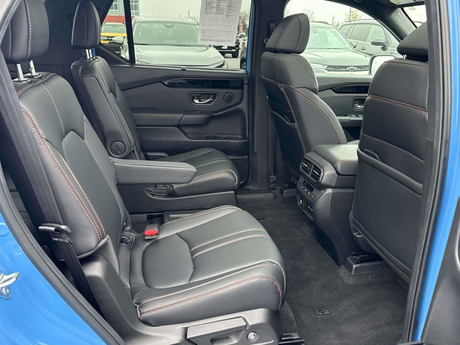 Used 2025 Honda Pilot TrailSport image 22
