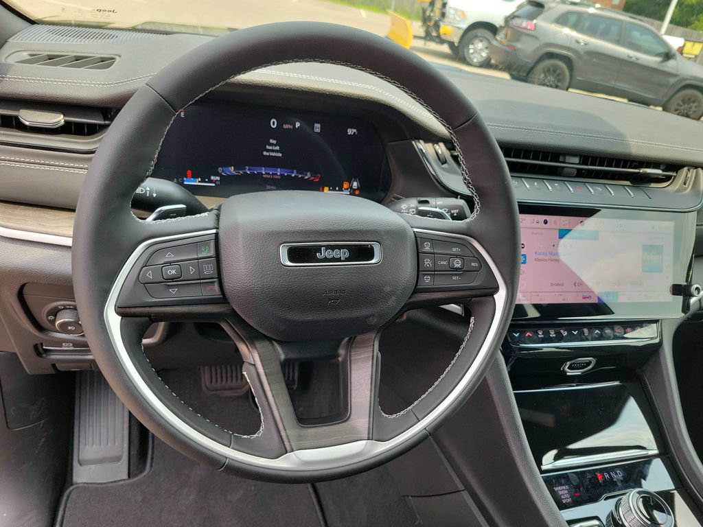 New 2026 Jeep Grand Cherokee Limited w/ Limited Altitude Package AWD/4WD image 14