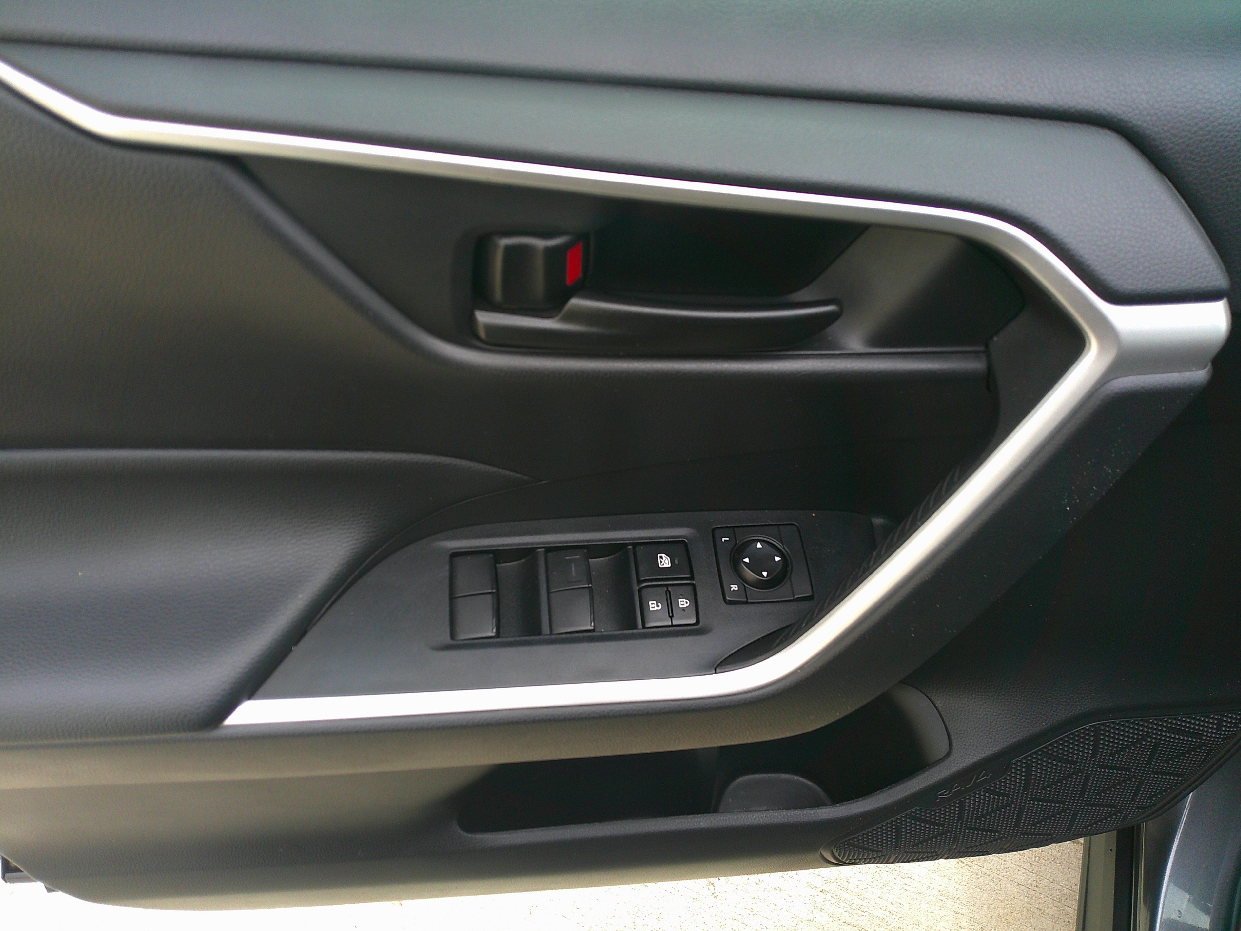 Used 2023 Toyota RAV4 LE image 22