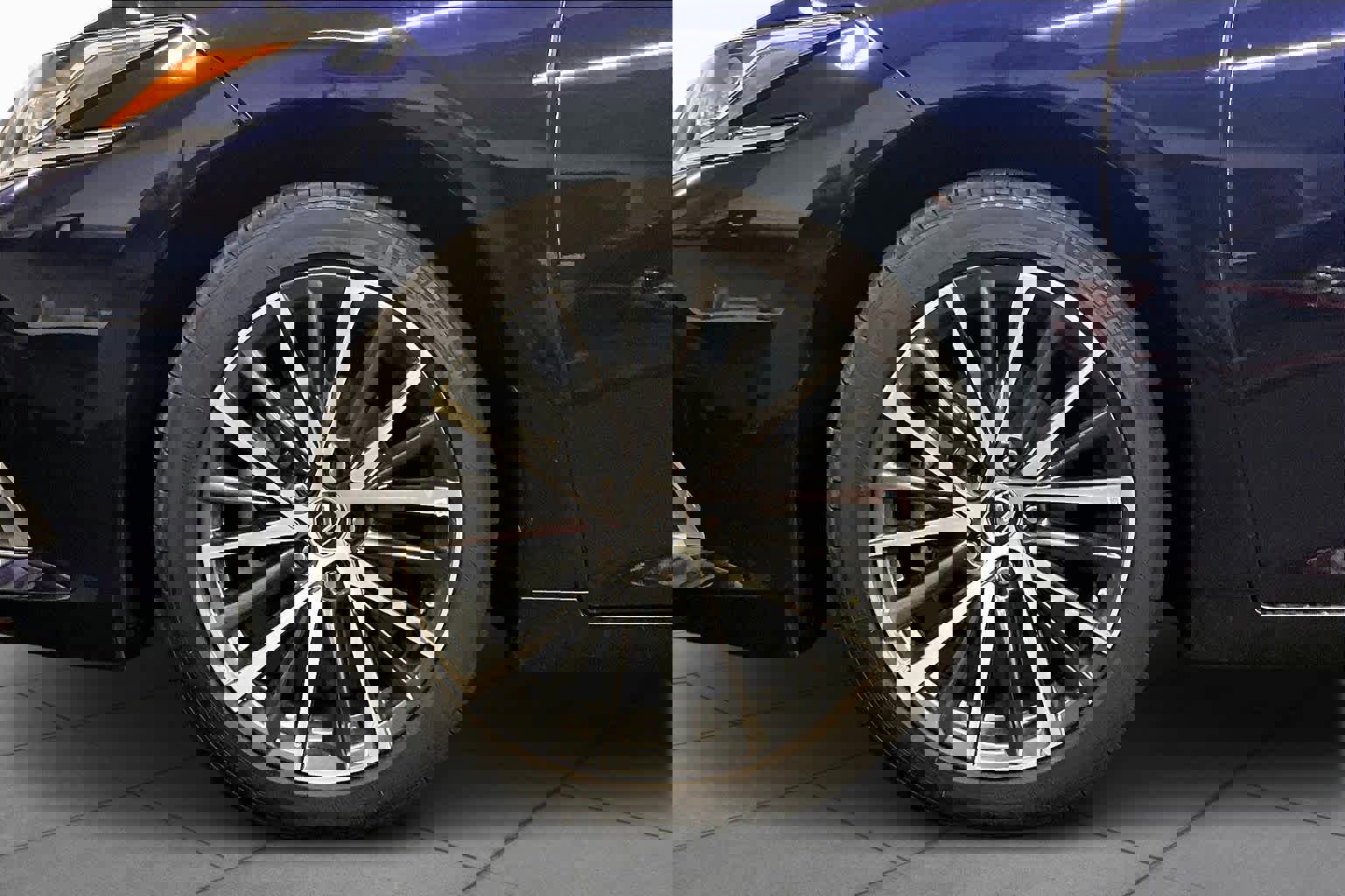 Used 2024 Lexus ES 350 w/ Premium Package image 11