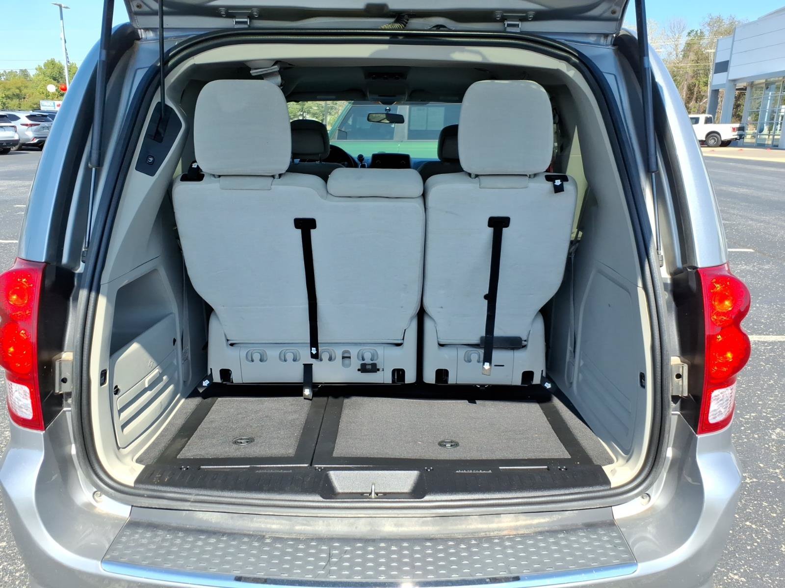 Used 2015 Dodge Grand Caravan SXT FWD image 6