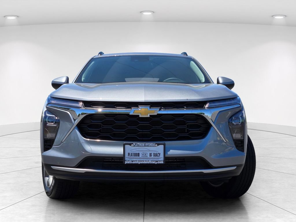 Used 2026 Chevrolet Trax LT w/ LT Convenience Package FWD image 2