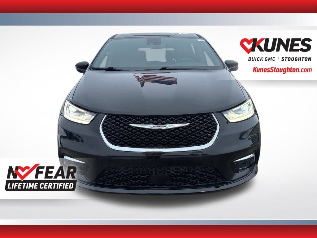 Used 2025 Chrysler Pacifica Select image 5