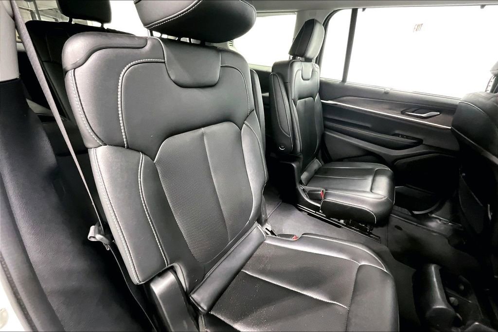 Used 2023 Jeep Grand Cherokee L Limited w/ Luxury Tech Group II RWD image 37