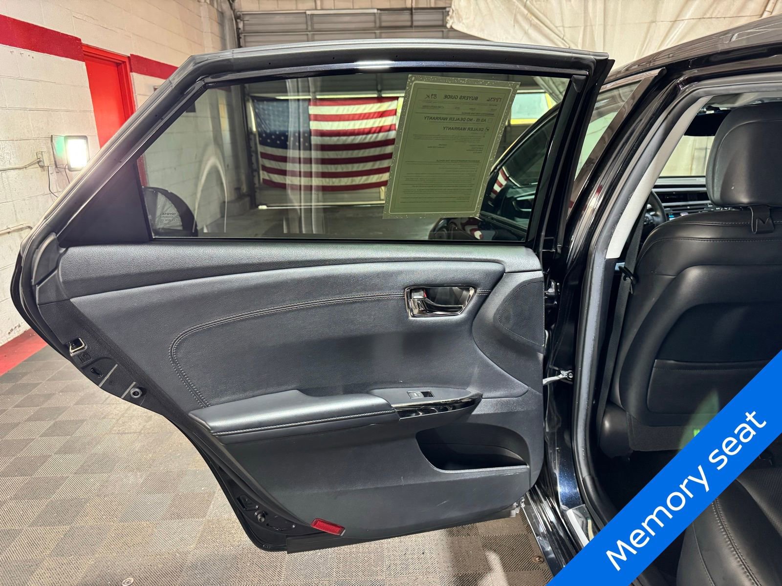 Used 2015 Toyota Avalon Limited image 10