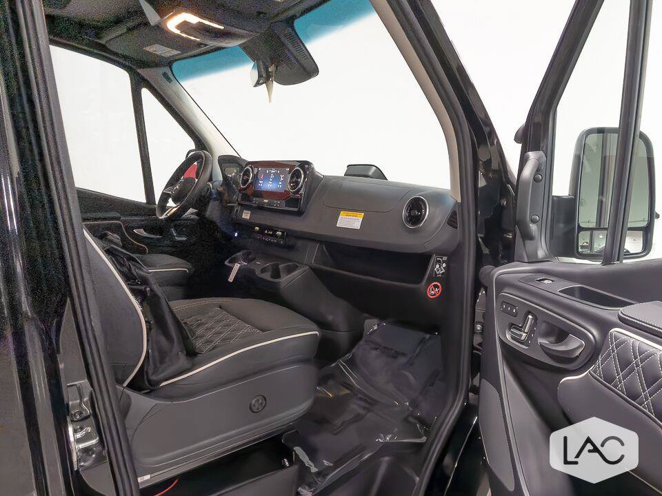 Used 2025 Mercedes-Benz Sprinter 3500 image 29