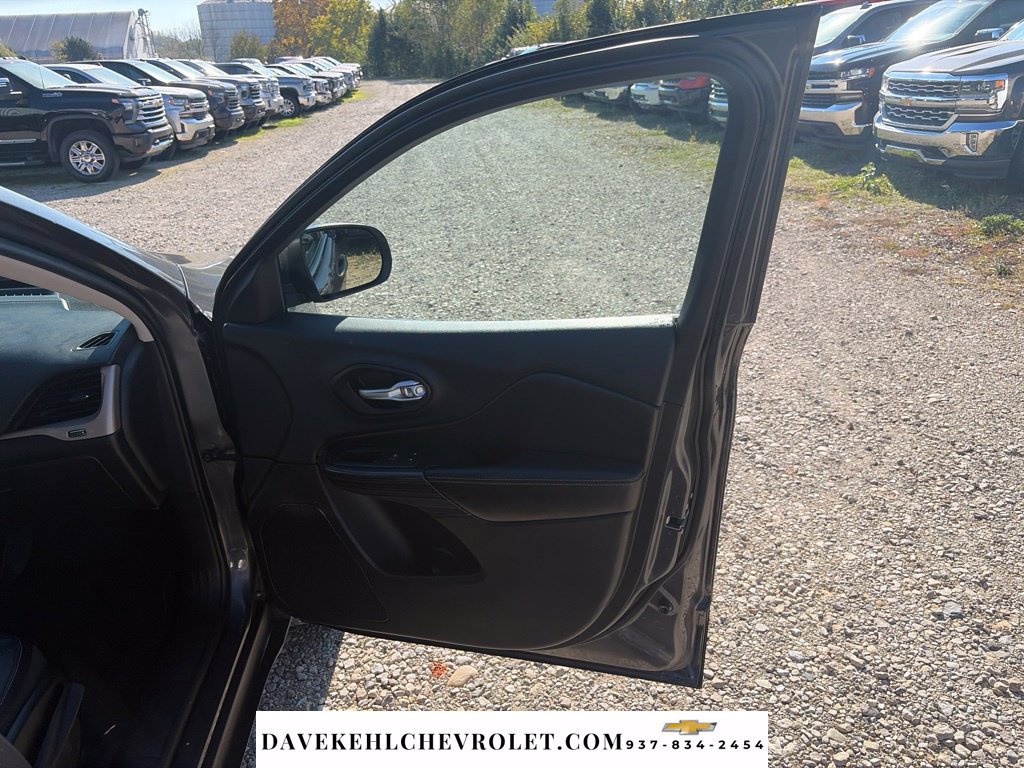Used 2015 Jeep Cherokee Limited w/ Luxury Group AWD/4WD image 24