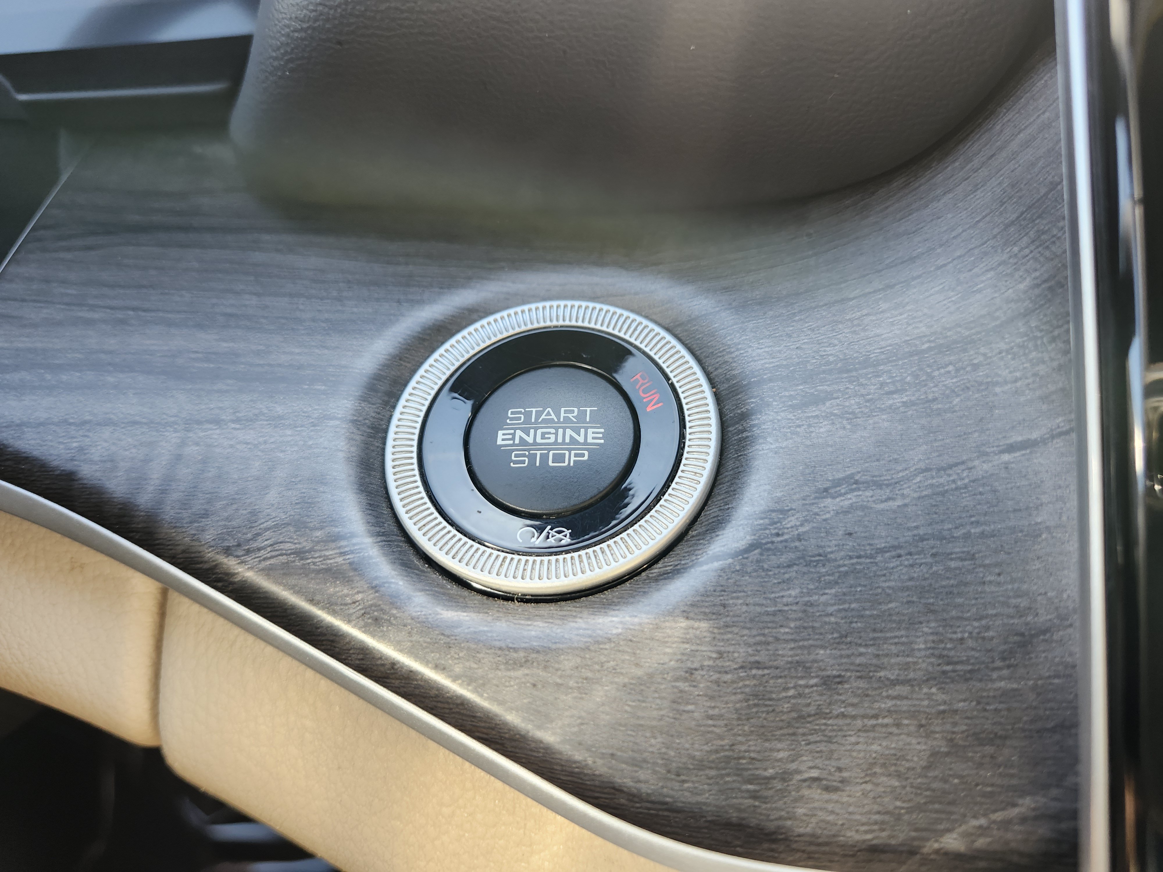 Used 2023 Jeep Grand Cherokee Limited w/ Luxury Tech Group II RWD image 9