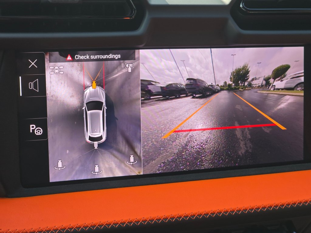 Used 2025 Lamborghini Urus SE AWD/4WD image 46