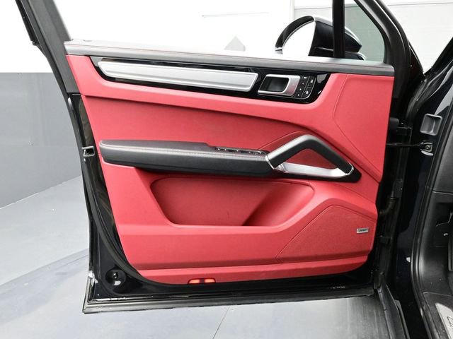Certified 2022 Porsche Cayenne Turbo S image 7