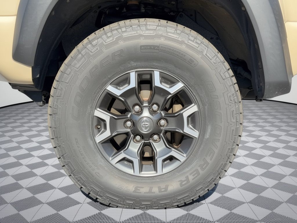Used 2017 Toyota Tacoma TRD Off-Road w/ Tow Package (A/T) AWD/4WD image 13