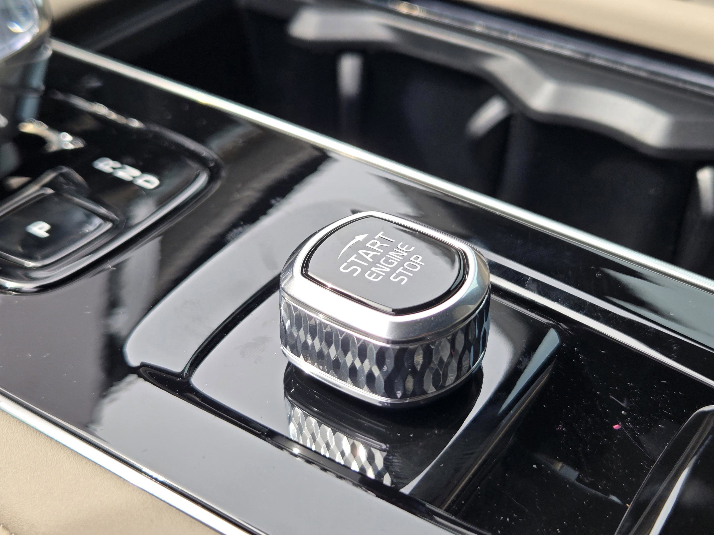 New 2026 Volvo XC90 B6 Plus w/ Protection Package Premier image 17