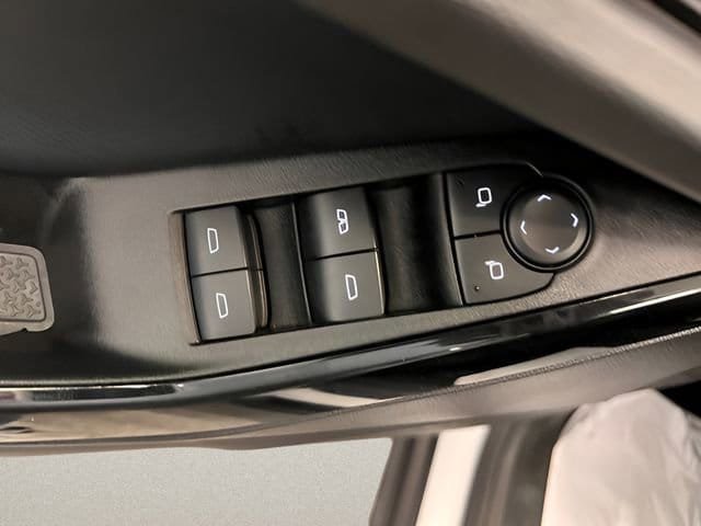 Used 2025 Chevrolet Equinox LT AWD/4WD image 16