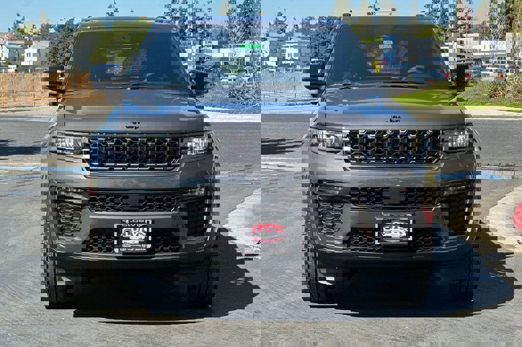 New 2026 Jeep Grand Cherokee Limited image 9