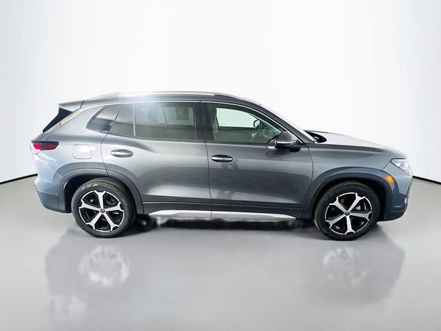 Used 2025 Volkswagen Tiguan SE FWD image 9