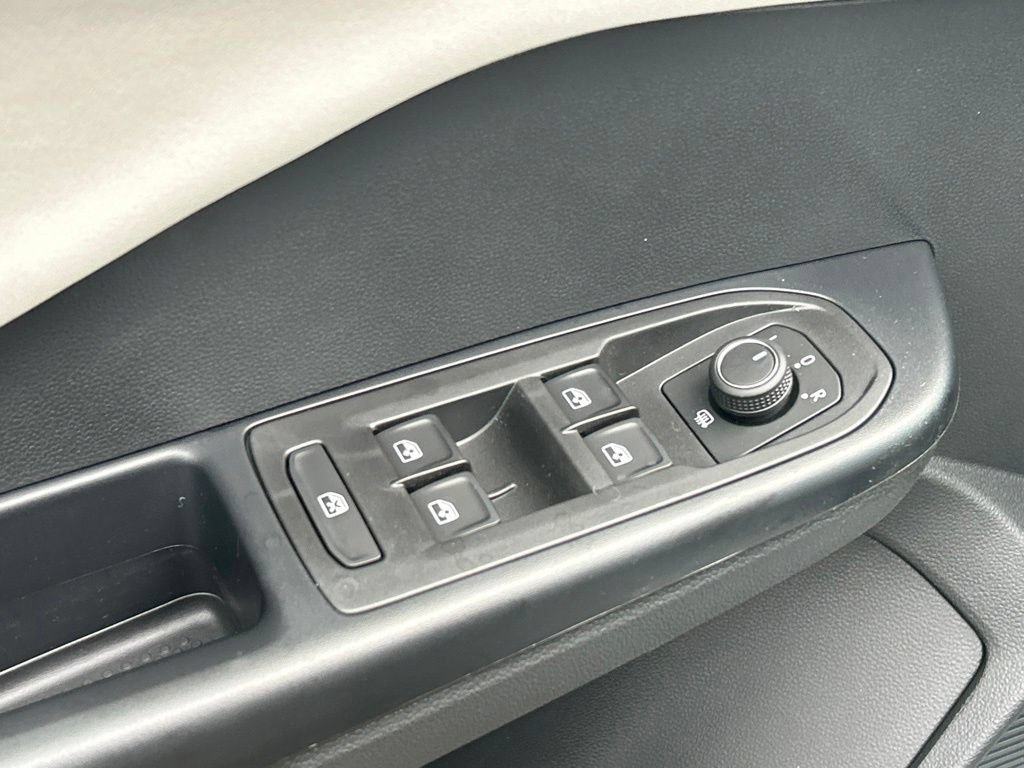 New 2026 Volkswagen Taos SE FWD image 19