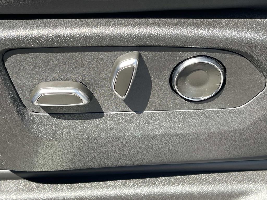 Certified 2025 Cadillac Escalade Sport AWD/4WD image 26